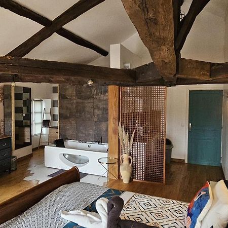 Suite Penthouse Romantique, Confolens, Charente Eksteriør bilde