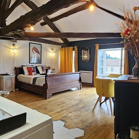 Suite Penthouse Romantique, Confolens, Charente Eksteriør bilde