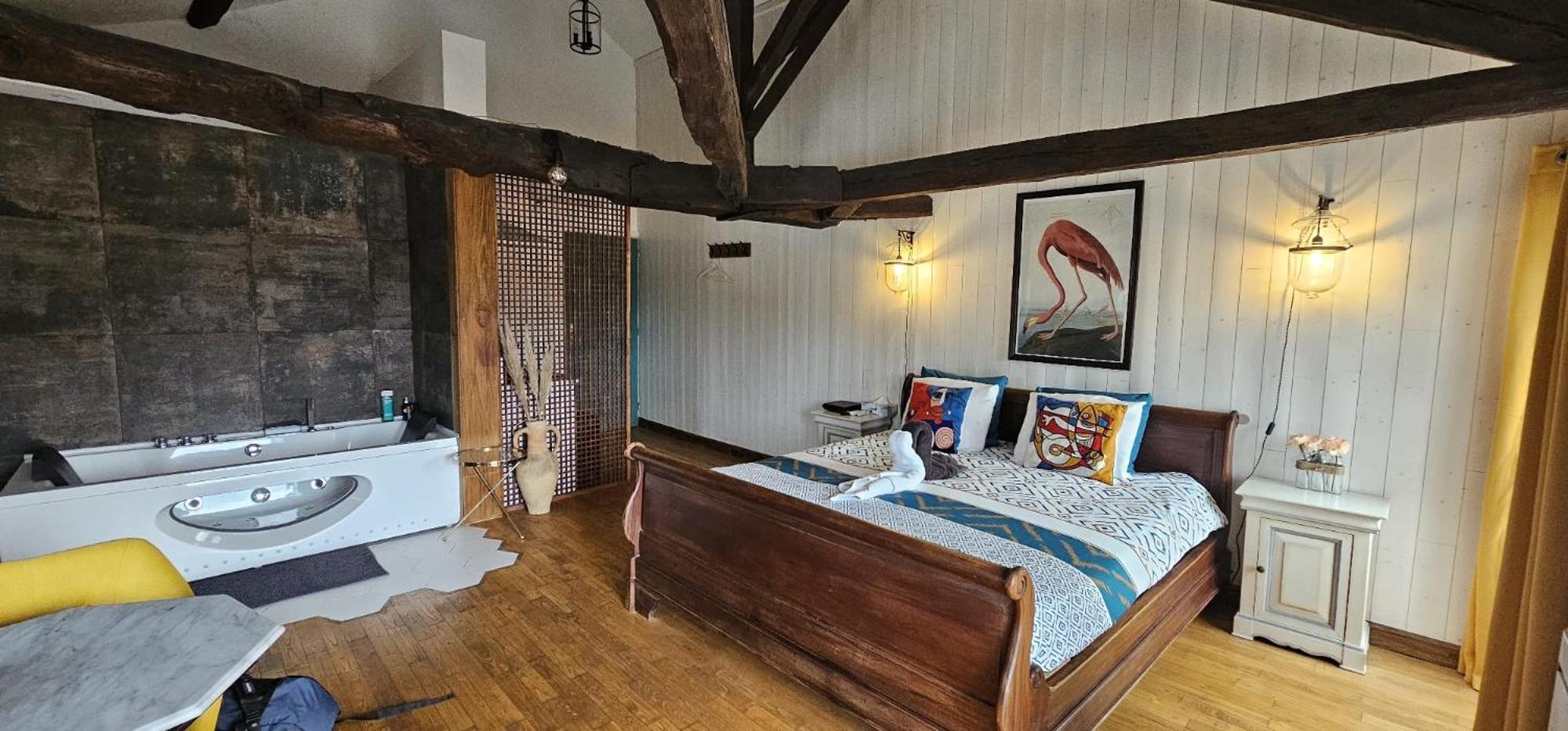 Suite Penthouse Romantique, Confolens, Charente Eksteriør bilde