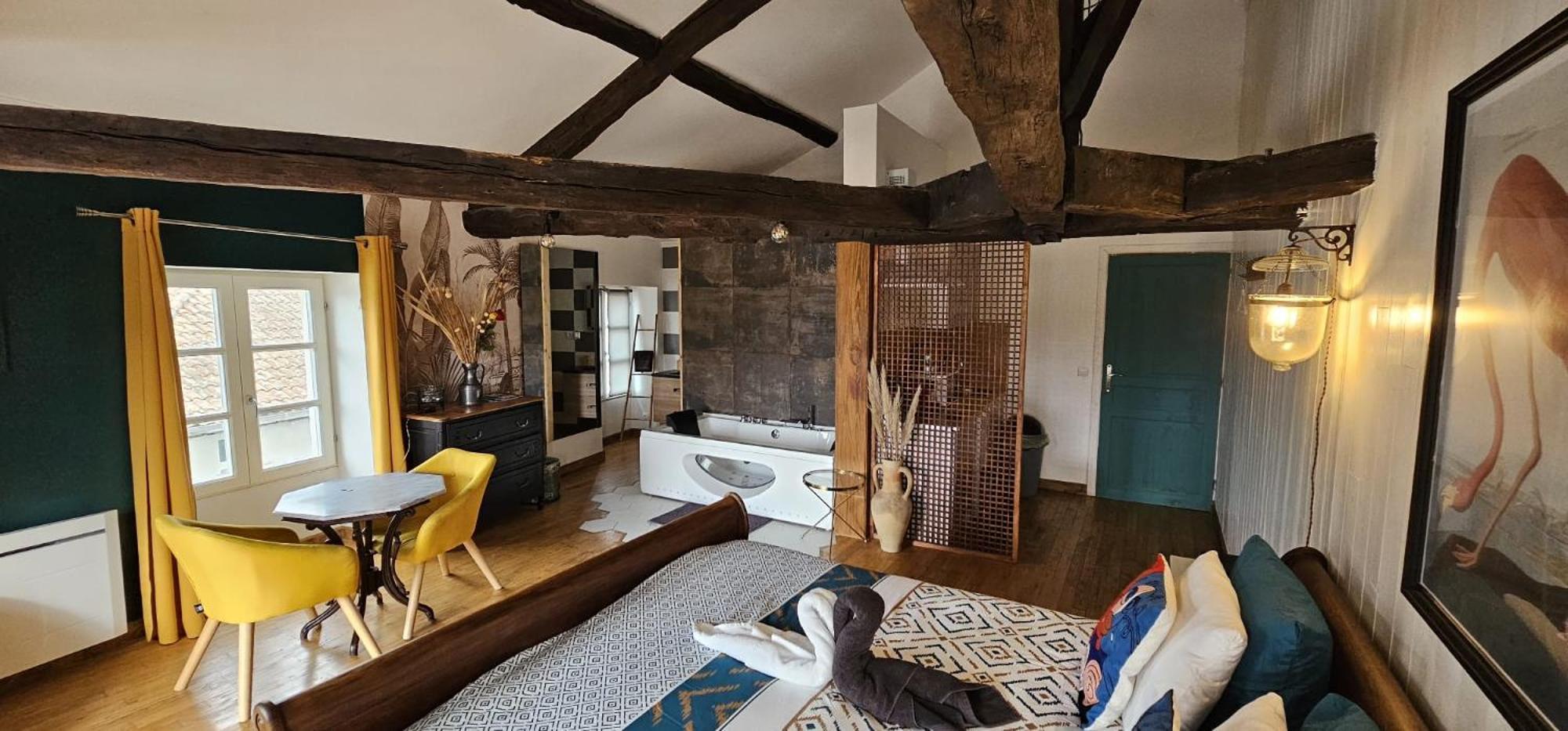Suite Penthouse Romantique, Confolens, Charente Eksteriør bilde