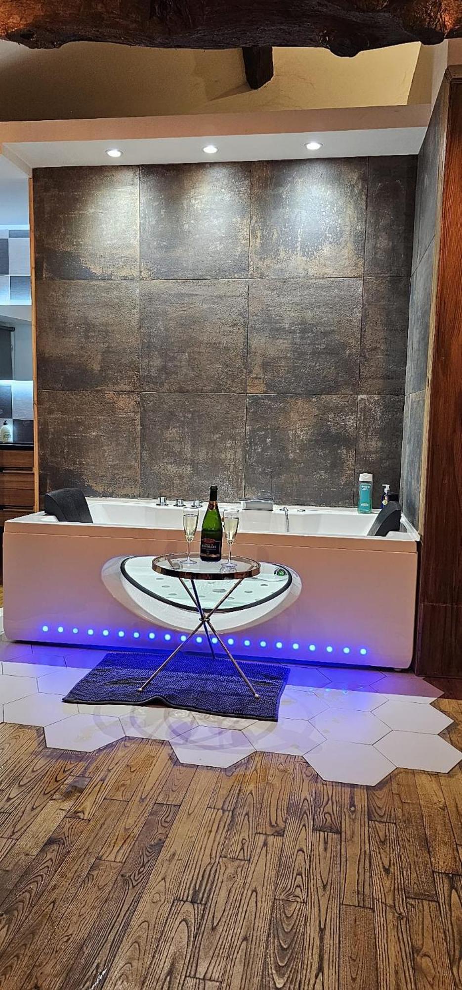 Suite Penthouse Romantique, Confolens, Charente Eksteriør bilde