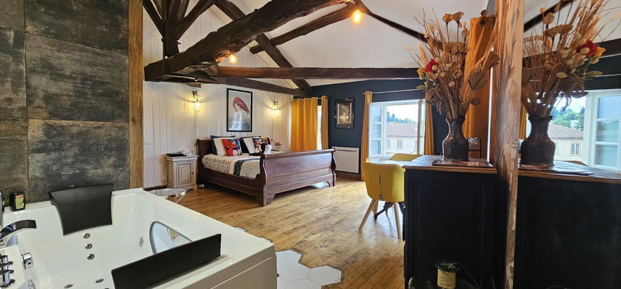 Suite Penthouse Romantique, Confolens, Charente Eksteriør bilde